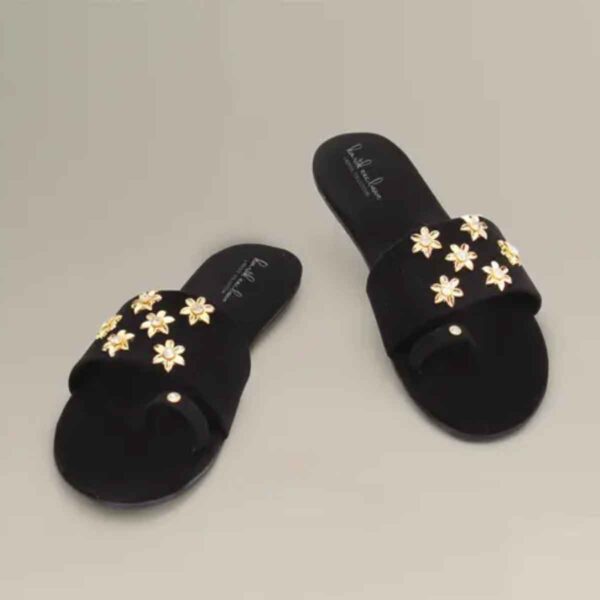 Trendy women’s footwears